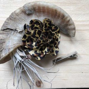 Alligator knipje met (grote) bloem "panterprint"