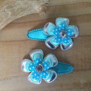 Haarknipjes 5cm turquoise met turquoise en zilveren bloemen