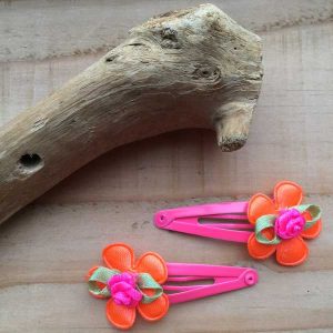 Haarknipjes 5cm neon roze met oranje bloem en neon roze roosje