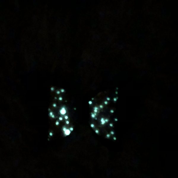 Strik van imitatieleer op alligatorknipje (middel) vleermuis met roze Glow in the Dark - Afbeelding 2