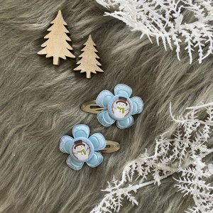 Haarknipjes 5cm zilver met lichtblauwe bloemen en flatback "sneeuwpop"