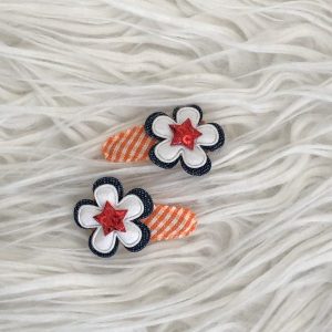 Haarknipjes 3cm oranje geruit met donkerblauw en wit bloemetje én rood sterretje