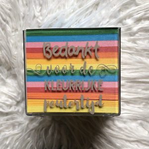 Notitieblok kleur met beige tekst "bedankt voor de kleurrijke peutertijd"