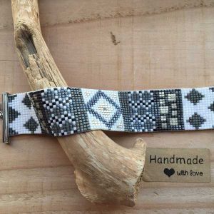 Miyuki armband antraciet, grijs, wit, zilver en zwart met verstelbaar zilverkleurig slotje