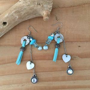 Oorbellen "trash" zilverkleurig met verschillende turquoise kraaltjes