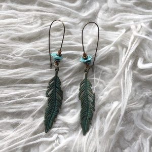 Oorbellen veertjes met turquoise steentjes