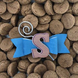 Strik van imitatieleer (medium) blauw met staf én flatback "chocoladeletter"