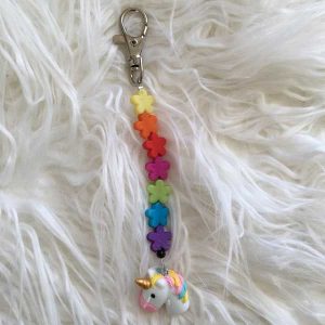 Sleutel-/tashanger met leuke (bloemetjes) regenboogkralen en unicorn hanger
