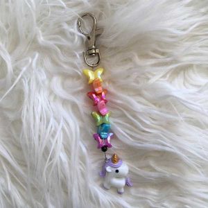 Sleutel-/tashanger met leuke (vlinder) regenboogkralen en unicorn hanger