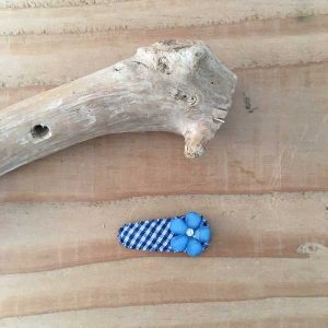 Babyknipje 3cm donkerblauw geruit met blauw bloemetje (per stuk)
